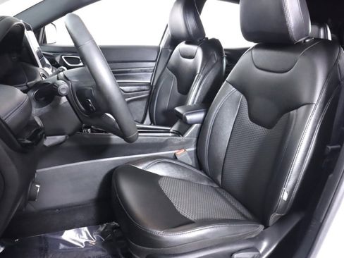 Used 2025 Jeep Compass Latitude w/ Altitude Special Edition image 37