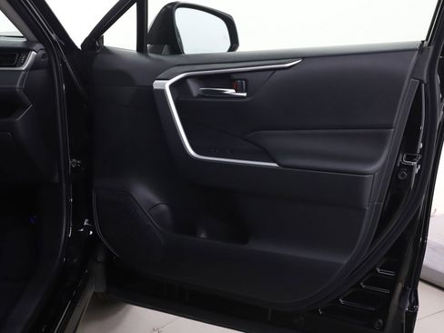 Used 2025 Toyota RAV4 XLE image 9