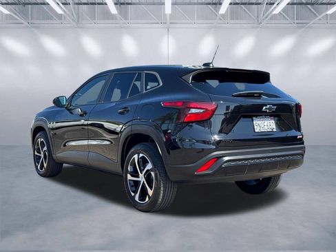 Used 2024 Chevrolet Trax RS w/ Driver Confidence Package FWD image 4
