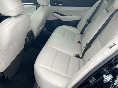 Used 2024 Nissan Altima 2.5 SL image 11