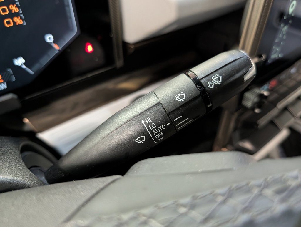 Used 2025 GMC Hummer EV 2X AWD/4WD image 25