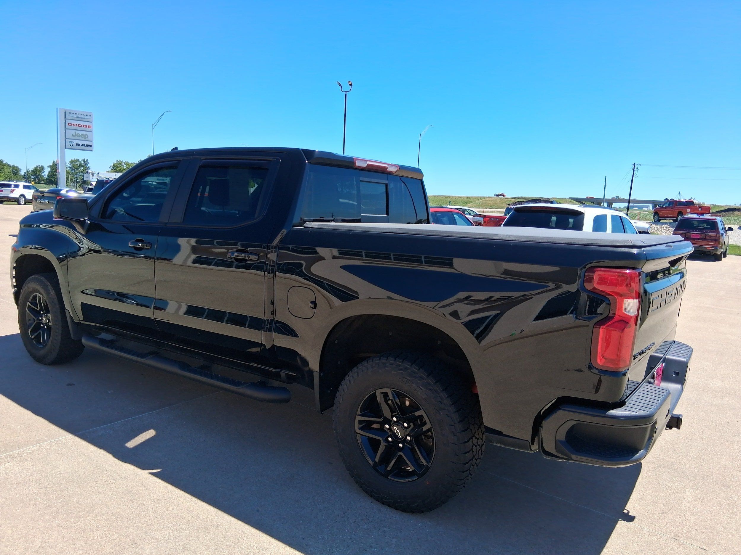 Used 2021 Chevrolet Silverado 1500 LT Trail Boss w/ Convenience Package II AWD/4WD image 6