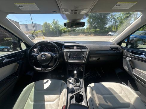 Used 2018 Volkswagen Tiguan SEL Premium AWD/4WD image 32