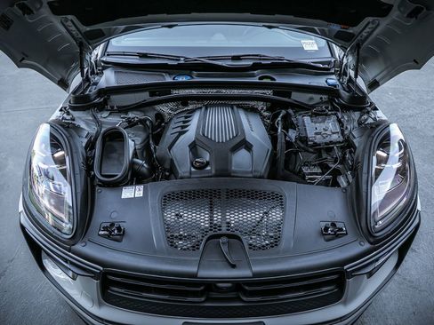 Certified 2024 Porsche Macan AWD/4WD image 22