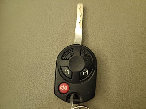 Used 2017 Ford Escape SE w/ Equipment Group 201A AWD/4WD image 32