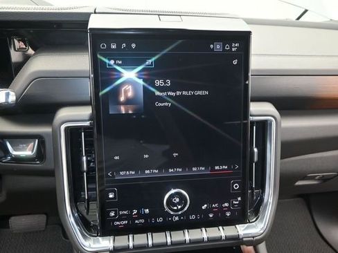 Used 2025 GMC Yukon XL Denali AWD/4WD image 9