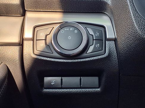 Used 2019 Ford Explorer XLT w/ Equipment Group 202A FWD image 21