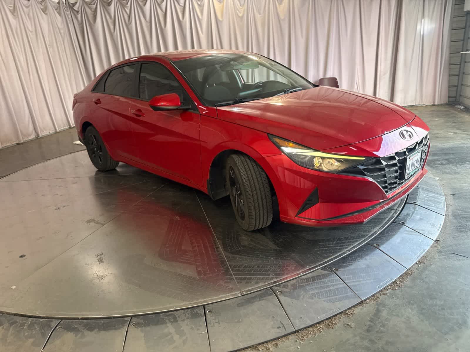 Used 2022 Hyundai Elantra SEL FWD image 3