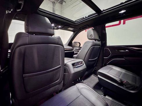 Used 2023 Cadillac Escalade Premium Luxury image 33