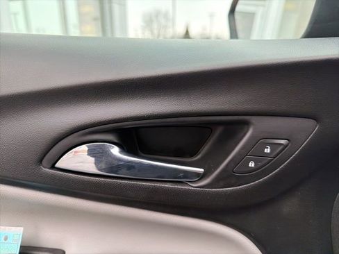 Used 2021 Chevrolet Equinox LS w/ LS Convenience Package image 16