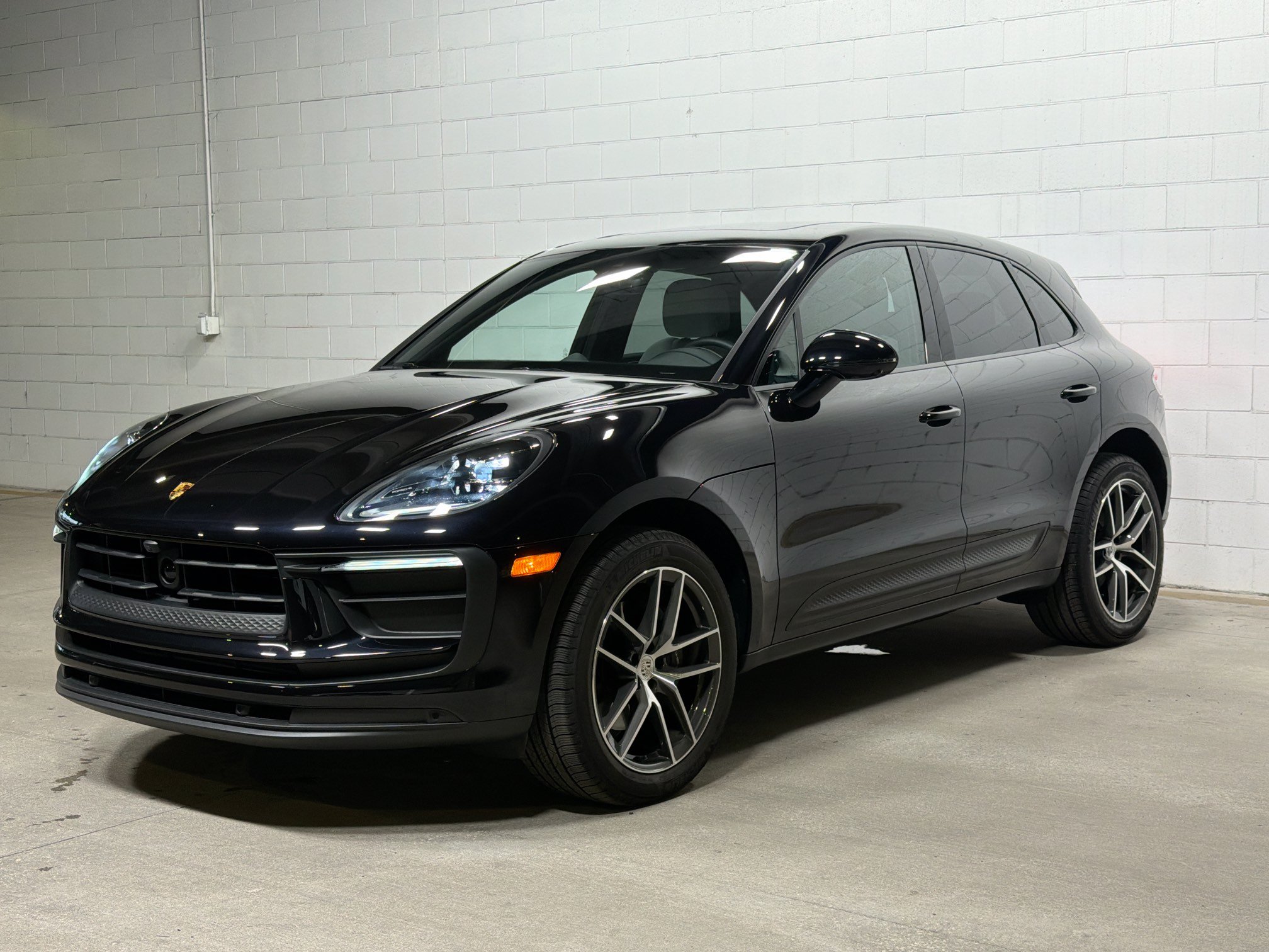 Certified 2026 Porsche Macan AWD/4WD image 1