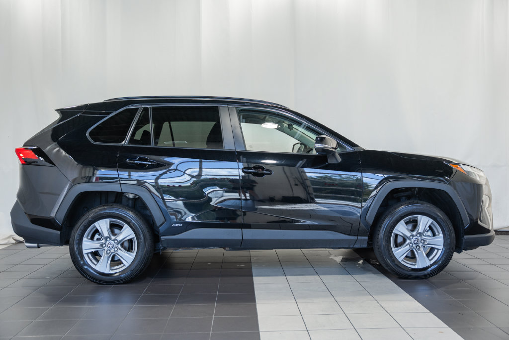 Certified 2025 Toyota RAV4 XLE AWD/4WD image 3