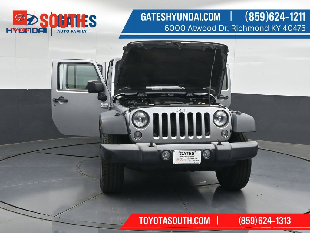 Used 2015 Jeep Wrangler Unlimited Rubicon w/ Max Tow Package AWD/4WD image 48