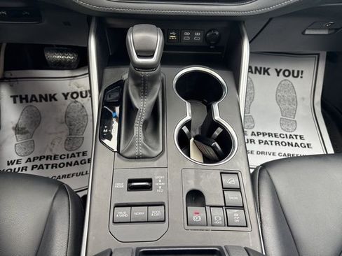 Used 2024 Toyota Highlander XLE image 24