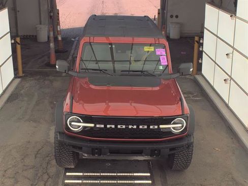 Used 2024 Ford Bronco Wildtrak image 2