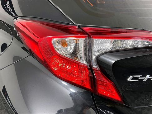 Used 2020 Toyota C-HR LE FWD image 27