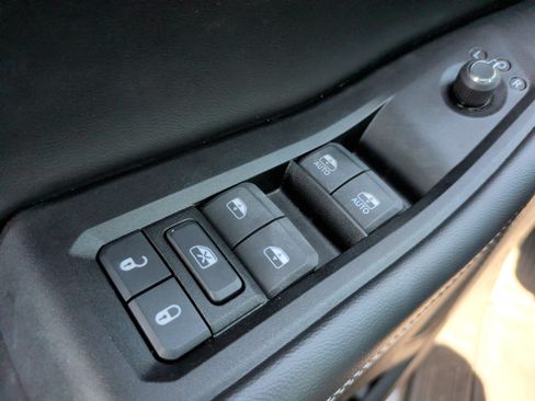 Used 2025 Jeep Grand Cherokee Limited w/ Luxury Tech Group II RWD image 29