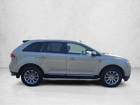 Used 2015 Lincoln MKX FWD w/ Equipment Group 101A image 4