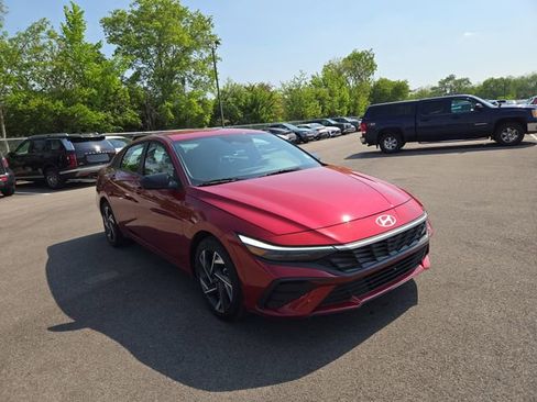 Certified 2025 Hyundai Elantra Sport FWD image 4