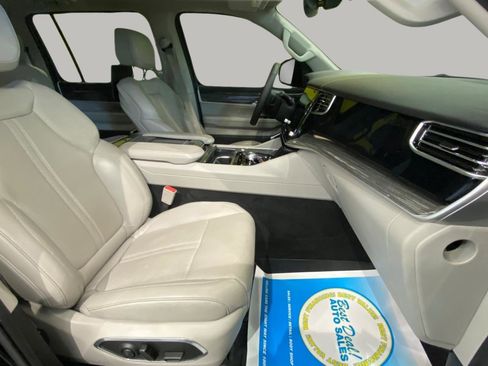 Used 2022 Jeep Wagoneer Series III w/ Premium Group I image 17