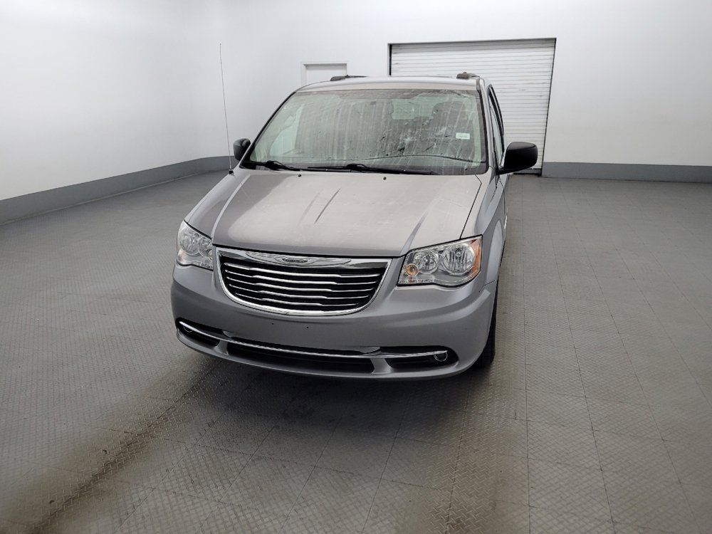 Used 2016 Chrysler Town & Country Touring FWD image 15