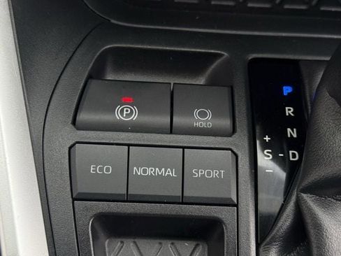 Used 2021 Toyota RAV4 XLE Premium image 22