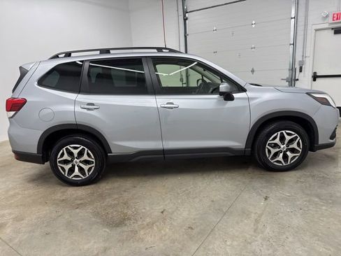 Used 2023 Subaru Forester Premium AWD/4WD image 4