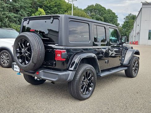 Used 2023 Jeep Wrangler Unlimited Sahara w/ Cold Weather Group AWD/4WD image 6