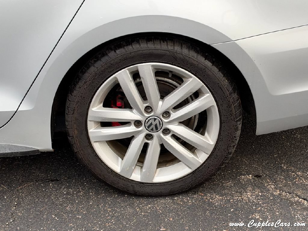 Used 2014 Volkswagen Jetta GLI FWD image 35