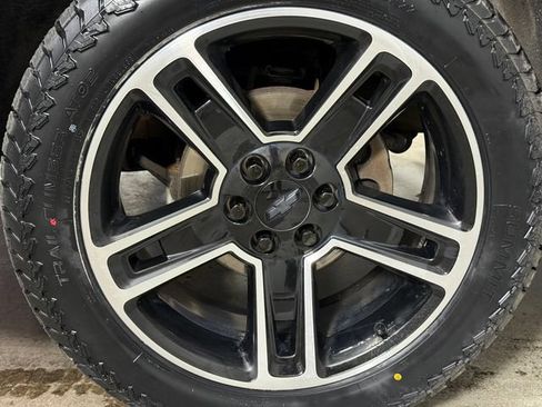 Used 2019 Chevrolet Silverado 1500 LT w/ LPO, Black Pack AWD/4WD image 10