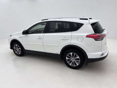Used 2016 Toyota RAV4 XLE w/ Convenience Package AWD/4WD image 10