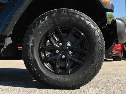 Used 2022 Jeep Gladiator Sport image 22