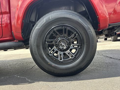 Used 2017 Toyota Tacoma SR5 w/ Tow Package RWD image 20