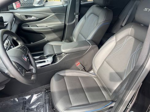 Used 2025 Buick Envista Sport Touring image 23