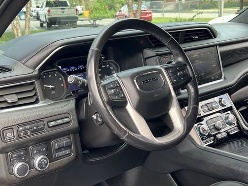 Used 2021 GMC Yukon Denali w/ Denali Premium Package AWD/4WD image 15