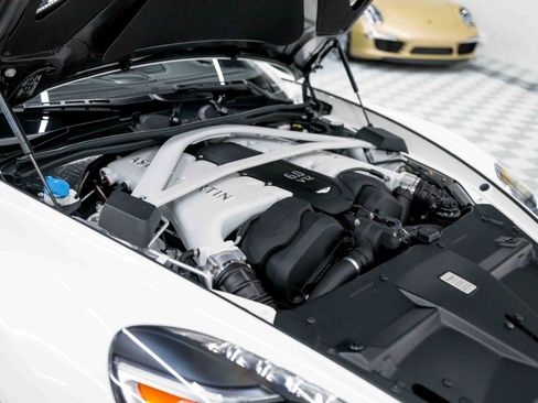 Used 2016 Aston Martin Vanquish Coupe image 77