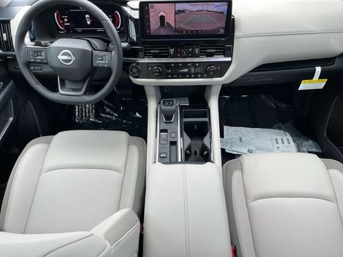 New 2026 Nissan Pathfinder SL FWD image 12