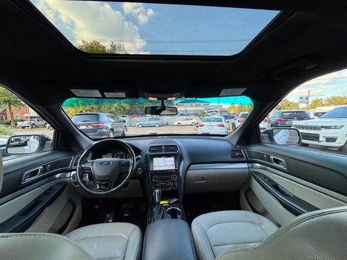 Used 2018 Ford Explorer XLT w/ Equipment Group 202A image 15