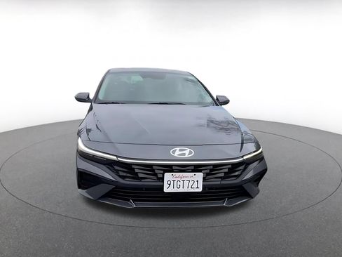 Used 2025 Hyundai Elantra Limited FWD image 4