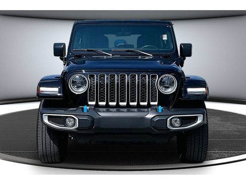Used 2023 Jeep Wrangler Unlimited Sahara w/ Cold Weather Group AWD/4WD image 4