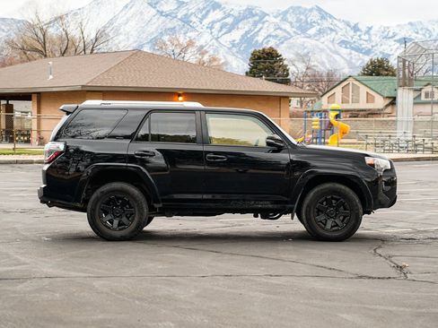 Used 2014 Toyota 4Runner SR5 image 4