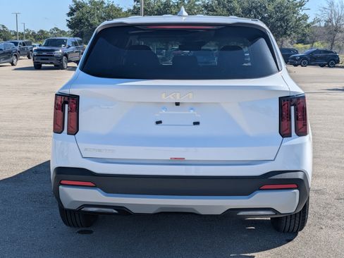 New 2026 Kia Sorento LX FWD image 6