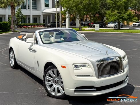 Used 2017 Rolls-Royce Dawn RWD image 71
