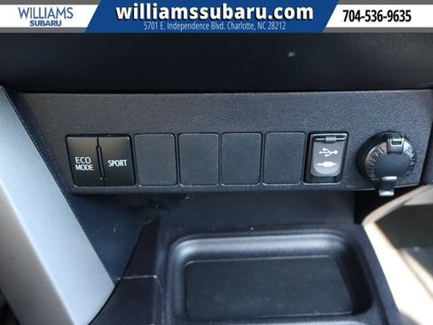 Used 2017 Toyota RAV4 XLE FWD image 30