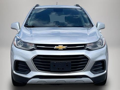 Used 2019 Chevrolet Trax LT w/ LT Convenience Package FWD image 3