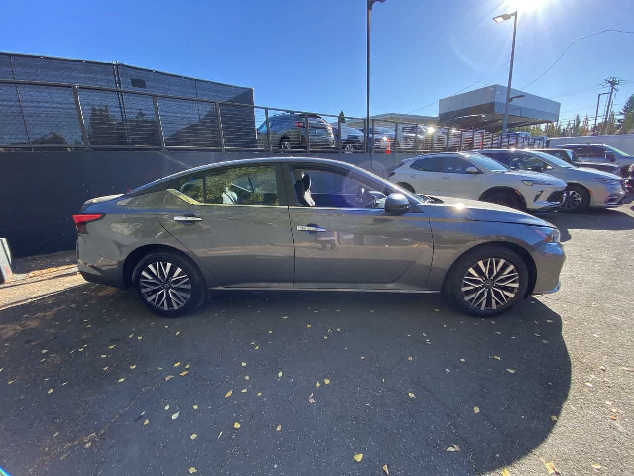 Used 2025 Nissan Altima 2.5 SV FWD image 7
