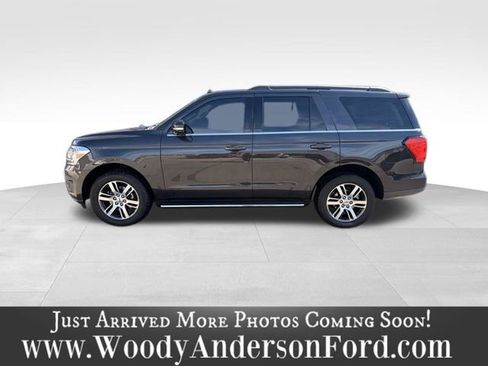 Used 2023 Ford Expedition XLT RWD image 3