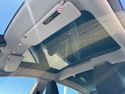 Used 2024 Tesla Model 3 Standard Range RWD image 17