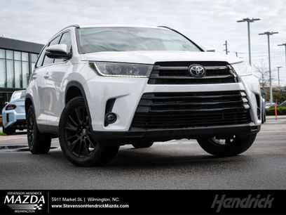 Used 2019 Toyota Highlander SE