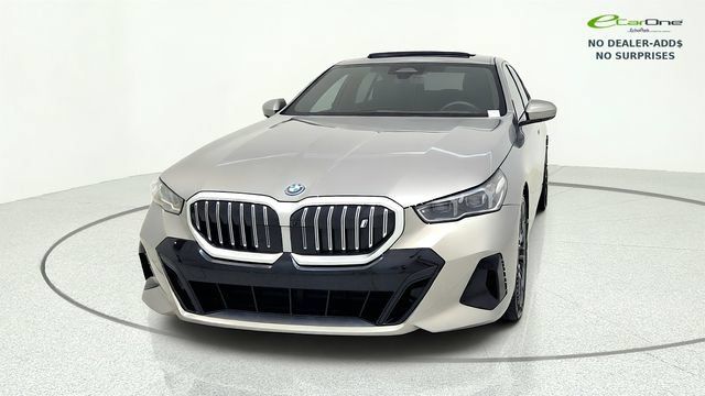 Used 2026 BMW i5 eDrive40 w/ M Sport Package RWD image 3